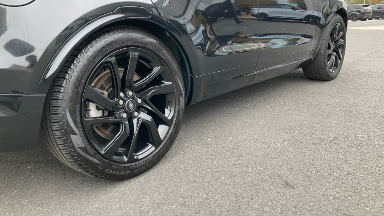 Land Rover Discovery 3.0 D300 Dynamic SE 5dr Auto Diesel Station Wagon